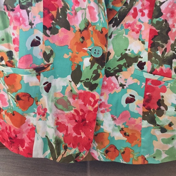 Blazer - Picture 4 of 8